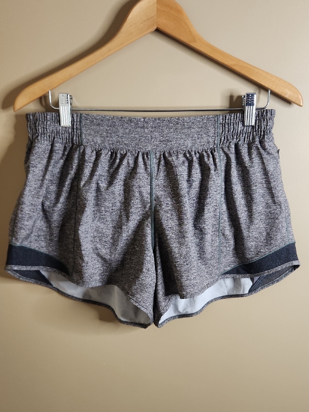 Lululemon Hotty Hot Short II *Long 4". Size 12. #W7ATLT